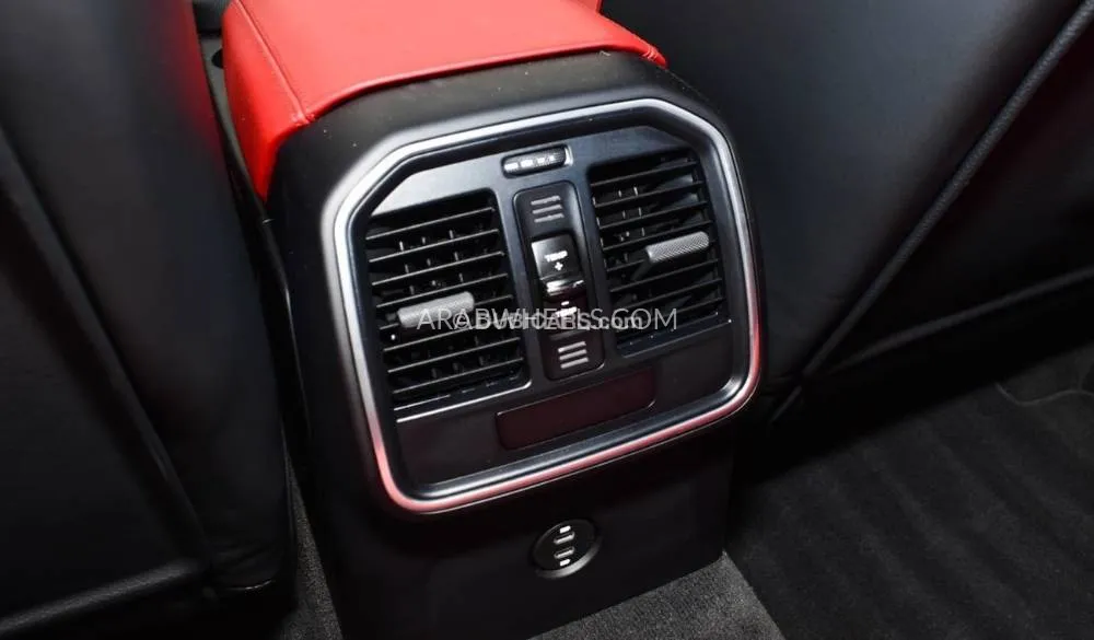 Porsche Macan 2021 for Sale in Dubai Image-11