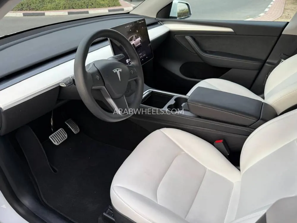 Tesla Model Y 2022 for Sale in Dubai Image-12