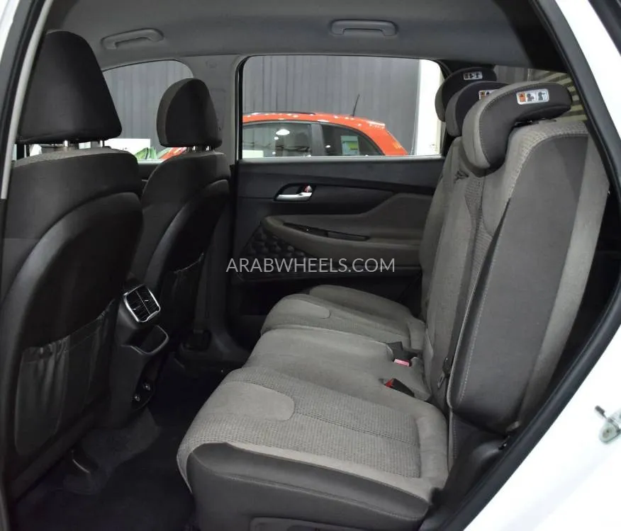 Hyundai Grand Santa Fe 2023 for Sale in Dubai Image-16