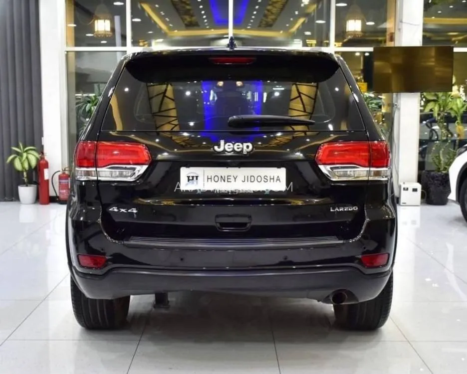 Jeep Cherokee 2018 for Sale in Dubai Image-5