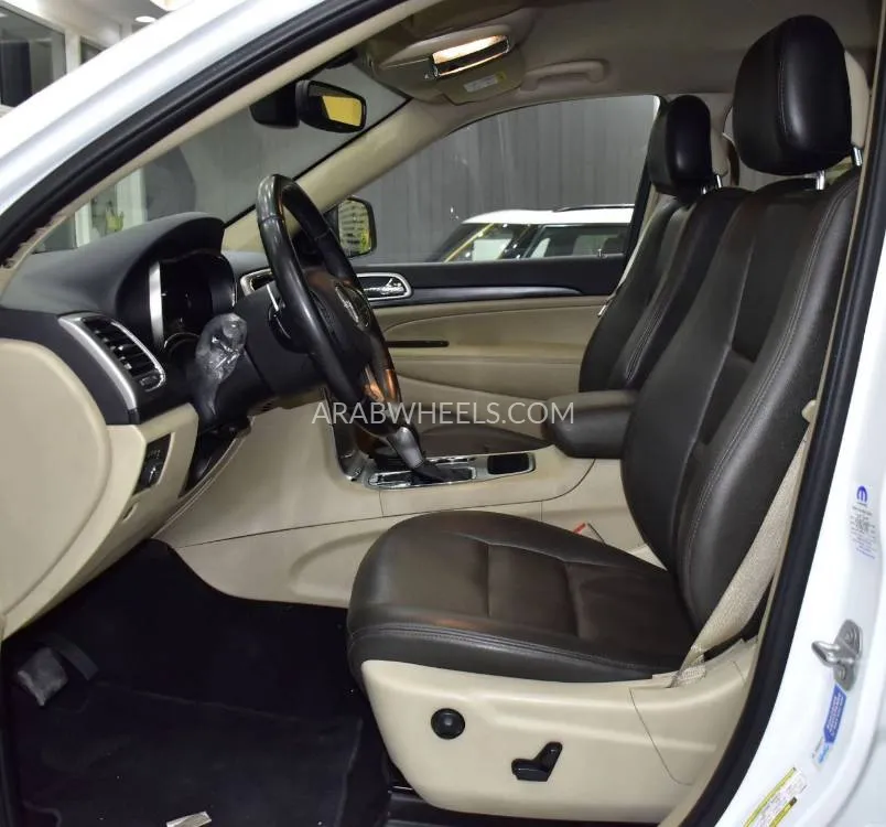 Jeep Cherokee 2020 for Sale in Dubai Image-10