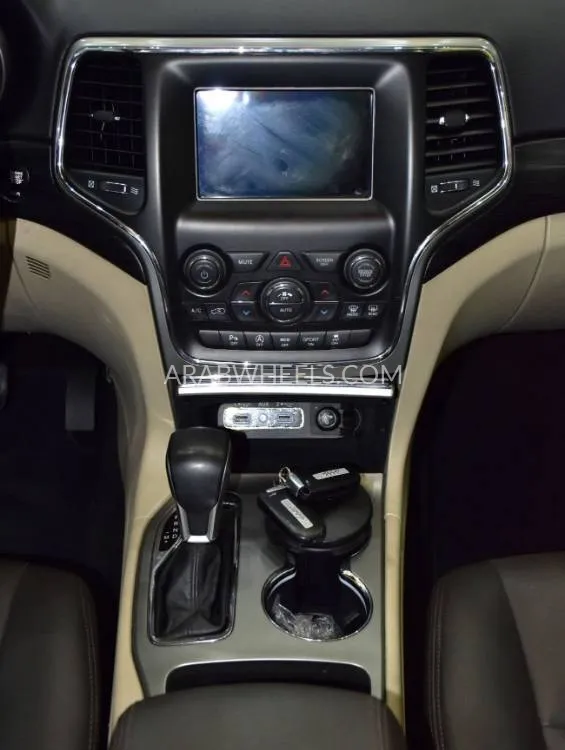 Jeep Cherokee 2020 for Sale in Dubai Image-15