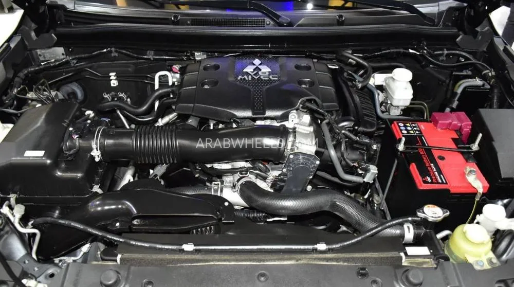 Mitsubishi Montero Sport 2023 for Sale in Dubai Image-18