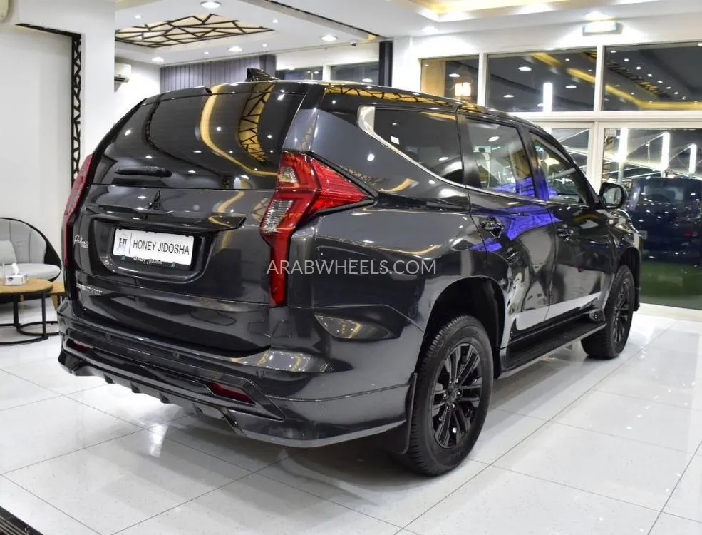 Mitsubishi Montero Sport 2023 for Sale in Dubai Image-6