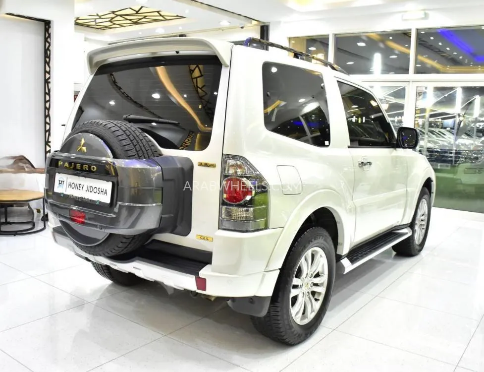 Mitsubishi Pajero 2018 for Sale in Dubai Image-6