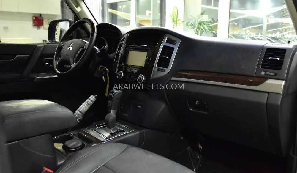 Mitsubishi Pajero 2018 for Sale in Dubai Image-12