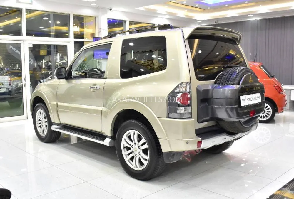 Mitsubishi Pajero 2018 for Sale in Dubai Image-7