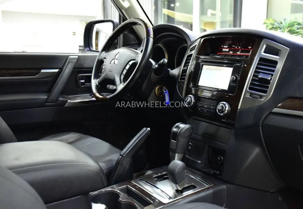 Mitsubishi Pajero 2018 for Sale in Dubai Image-14