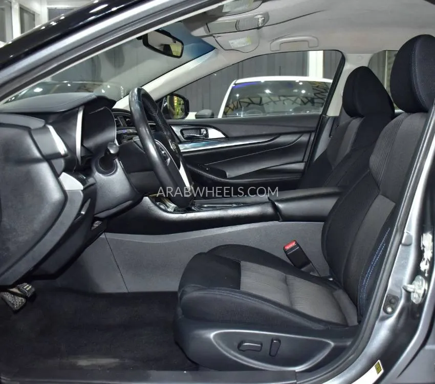 Nissan Maxima 2019 for Sale in Dubai Image-10