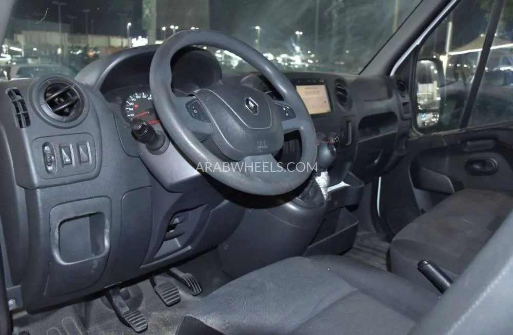 Renault Master 2020 for Sale in Dubai Image-10