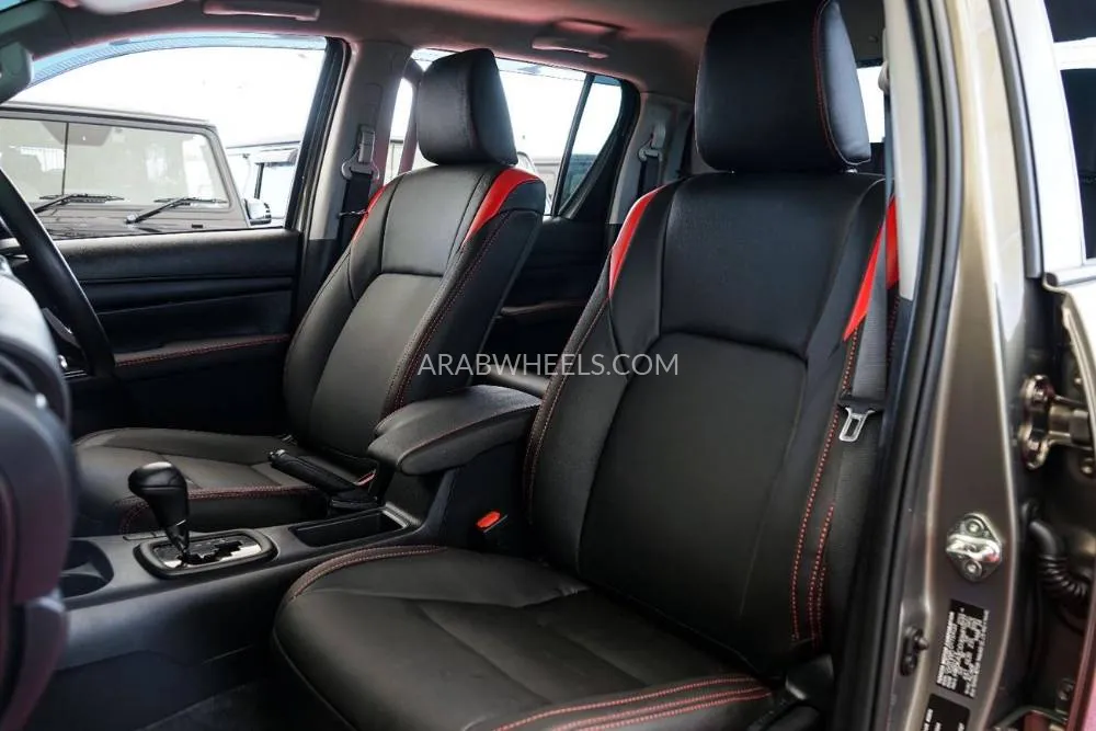 تويوتا هايلوكس 2024 for Sale in دبي Image-23