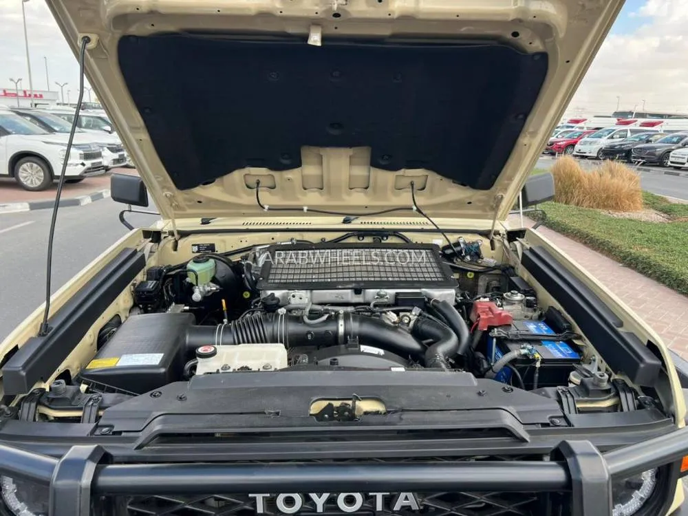 تويوتا لاند كروزر 70 سيريز 2022 for Sale in دبي Image-11