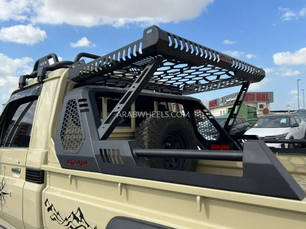 تويوتا لاند كروزر 70 سيريز 2022 for Sale in دبي Image-15