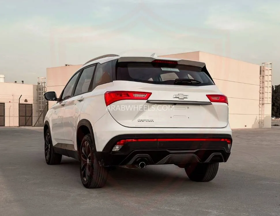 Chevrolet Captiva 2023 for Sale in Sharjah Image-4