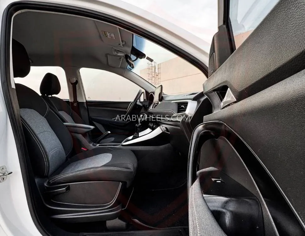 Chevrolet Captiva 2023 for Sale in Sharjah Image-9