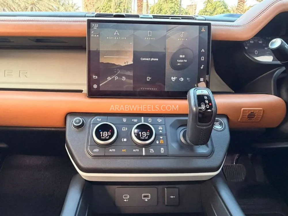 Land Rover Defender 2024 for Sale in Dubai Image-12