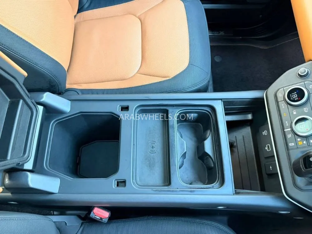 Land Rover Defender 2024 for Sale in Dubai Image-21