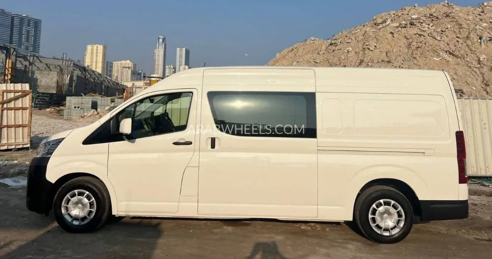 Toyota Hiace 2024 for Sale in Dubai Image-7