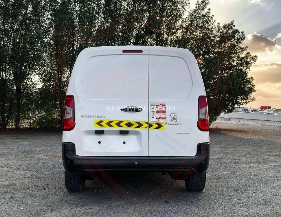 Peugeot Partner 2022 for Sale in Sharjah Image-5