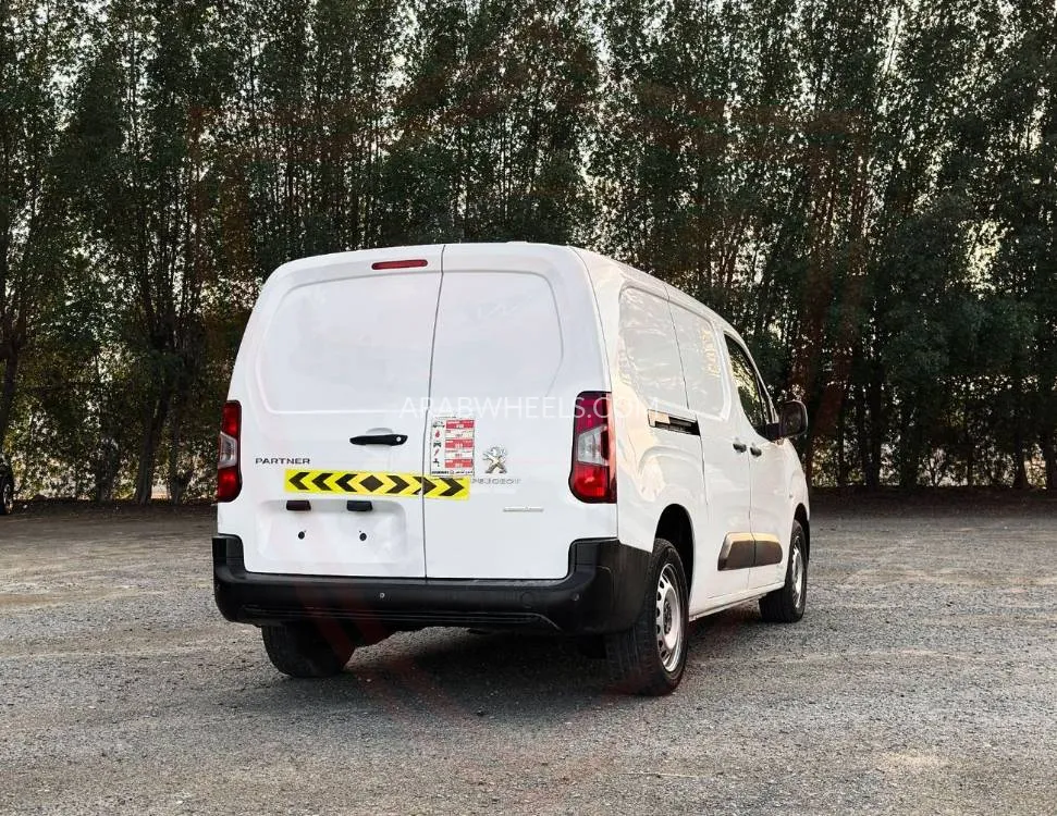 Peugeot Partner 2022 for Sale in Sharjah Image-6