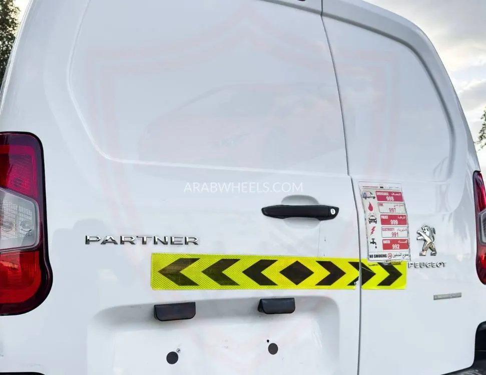 Peugeot Partner 2022 for Sale in Sharjah Image-7