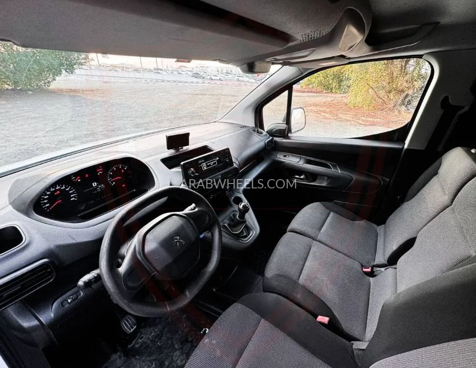 Peugeot Partner 2022 for Sale in Sharjah Image-13