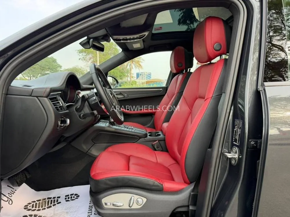 Porsche Macan 2020 for Sale in Dubai Image-9