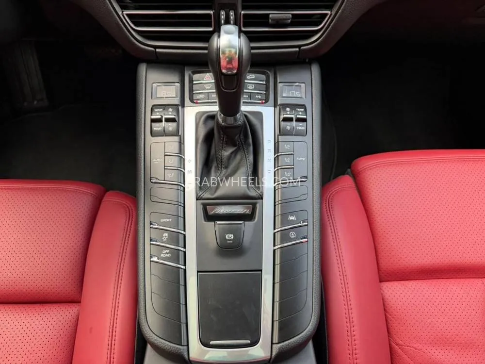 Porsche Macan 2020 for Sale in Dubai Image-16