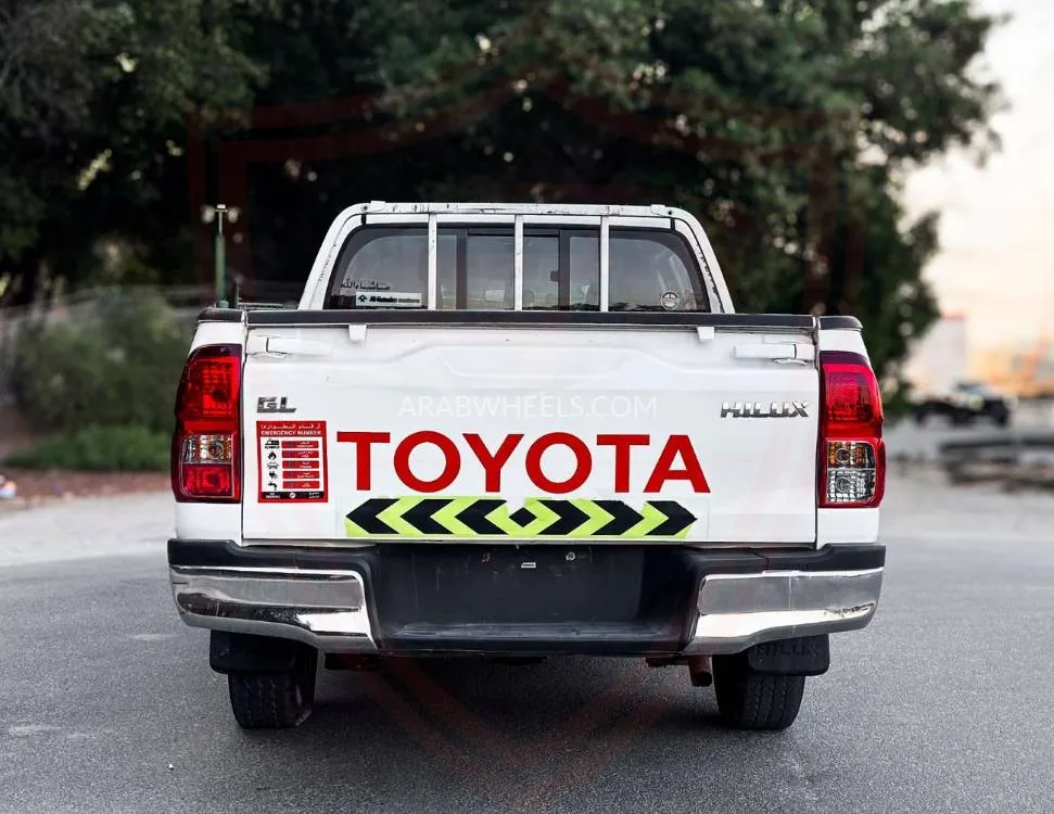 Toyota Hilux 2019 for Sale in Sharjah Image-5