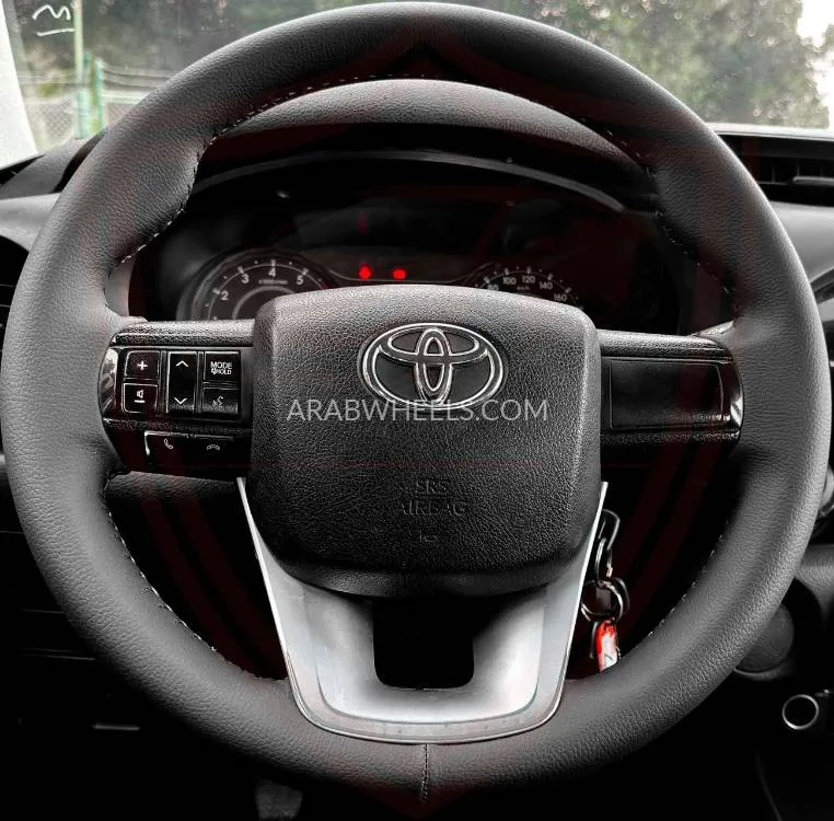 Toyota Hilux 2019 for Sale in Sharjah Image-12