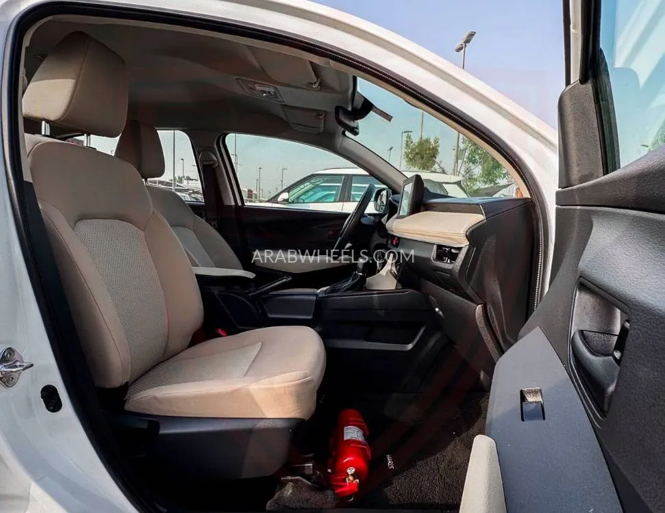 تويوتا يارس 2023 for Sale in الشارقة Image-9