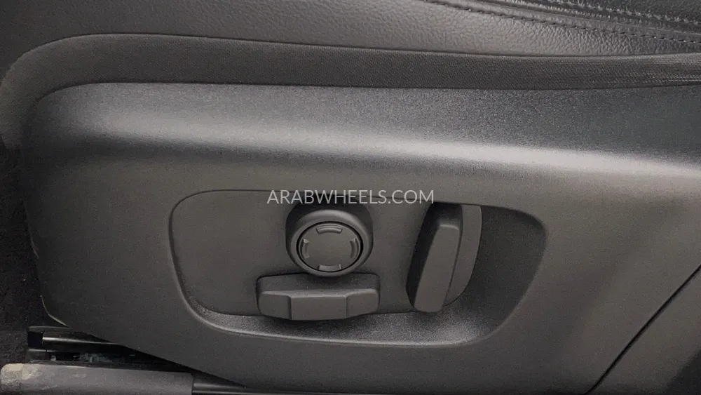 Land Rover Range Rover Evoque 2024 for Sale in Dubai Image-24