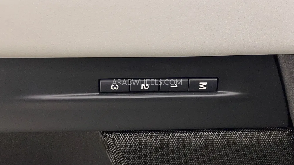 Land Rover Range Rover Evoque 2024 for Sale in Dubai Image-48