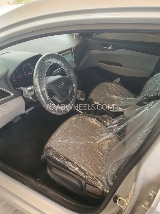 Hyundai Accent 2018 for Sale in Dubai Image-6