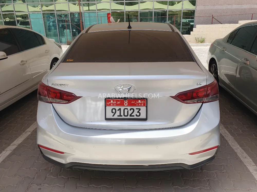 Hyundai Accent 2018 for Sale in Dubai Image-3