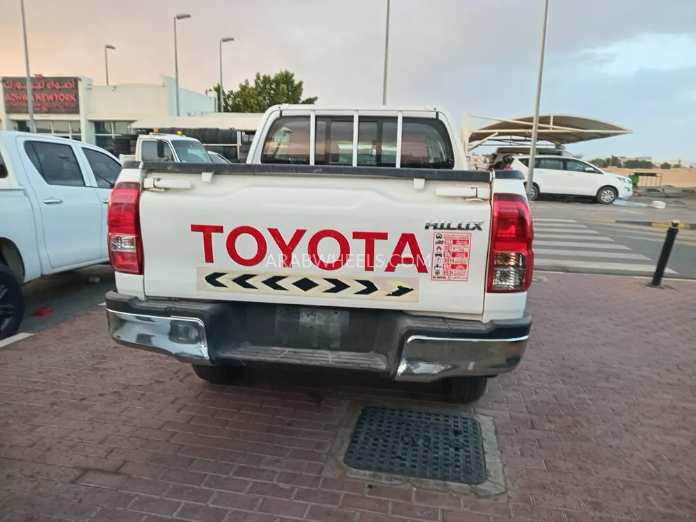 Toyota Hilux 2020 for Sale in Sharjah Image-3