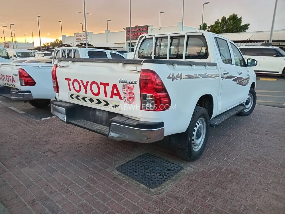 Toyota Hilux 2020 for Sale in Sharjah Image-4