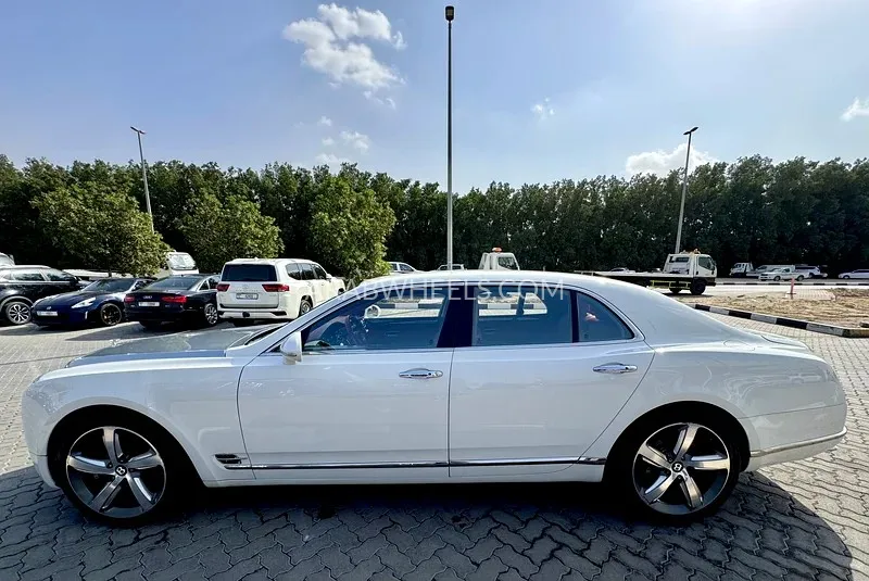 Bentley Mulsanne 2013 for Sale in Sharjah Image-12