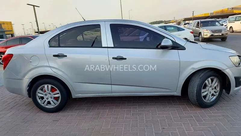 Chevrolet Sonic 2014 for Sale in Sharjah Image-15