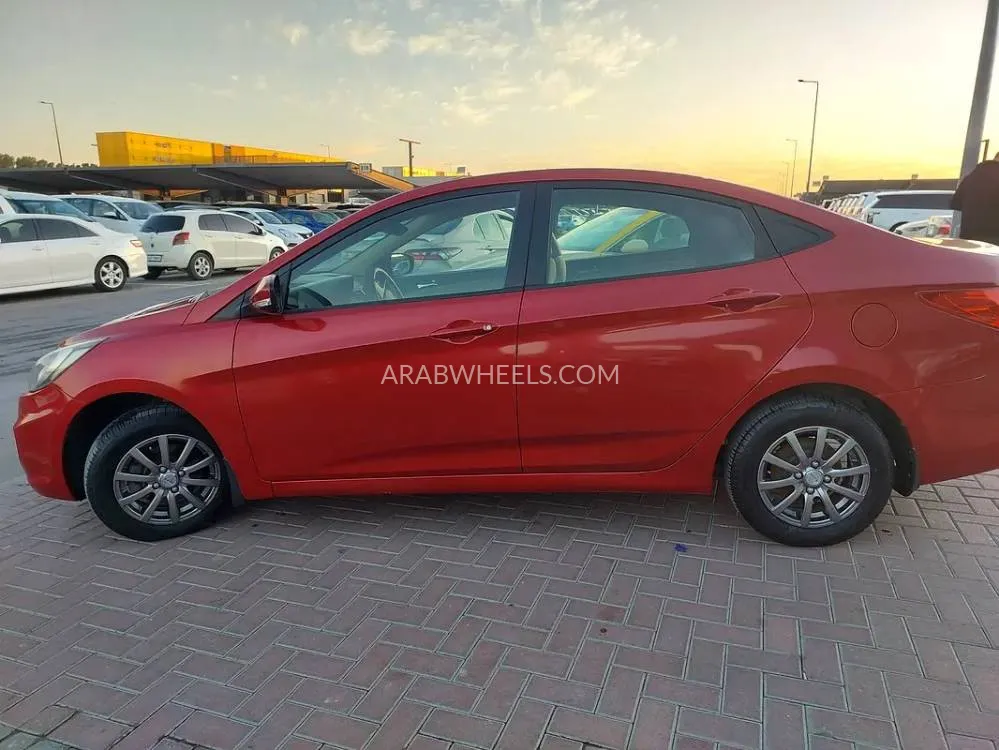 Hyundai Accent 2015 for Sale in Sharjah Image-2