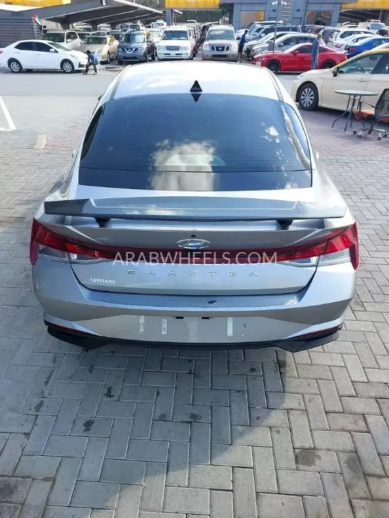 Hyundai Elantra 2021 for Sale in Sharjah Image-3