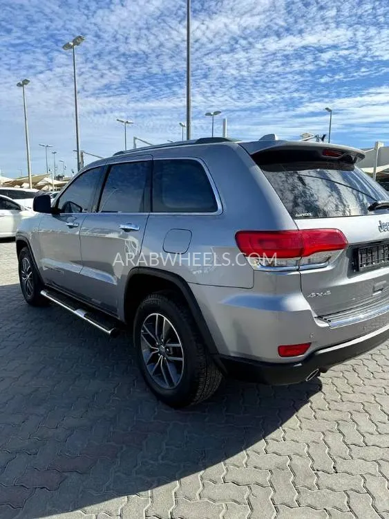 Jeep Cherokee 2018 for Sale in Sharjah Image-2
