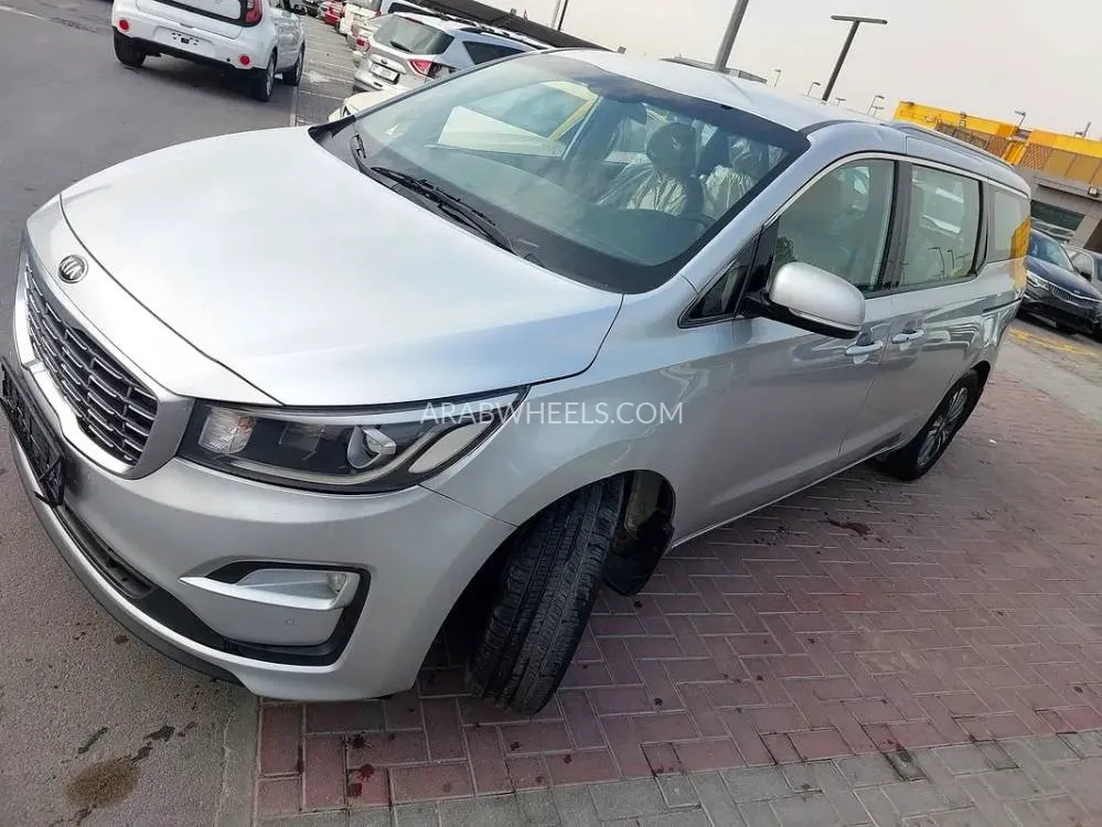 Kia Grand Carnival 2020 for Sale in Sharjah Image-3