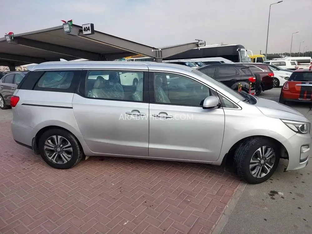 Kia Grand Carnival 2020 for Sale in Sharjah Image-6