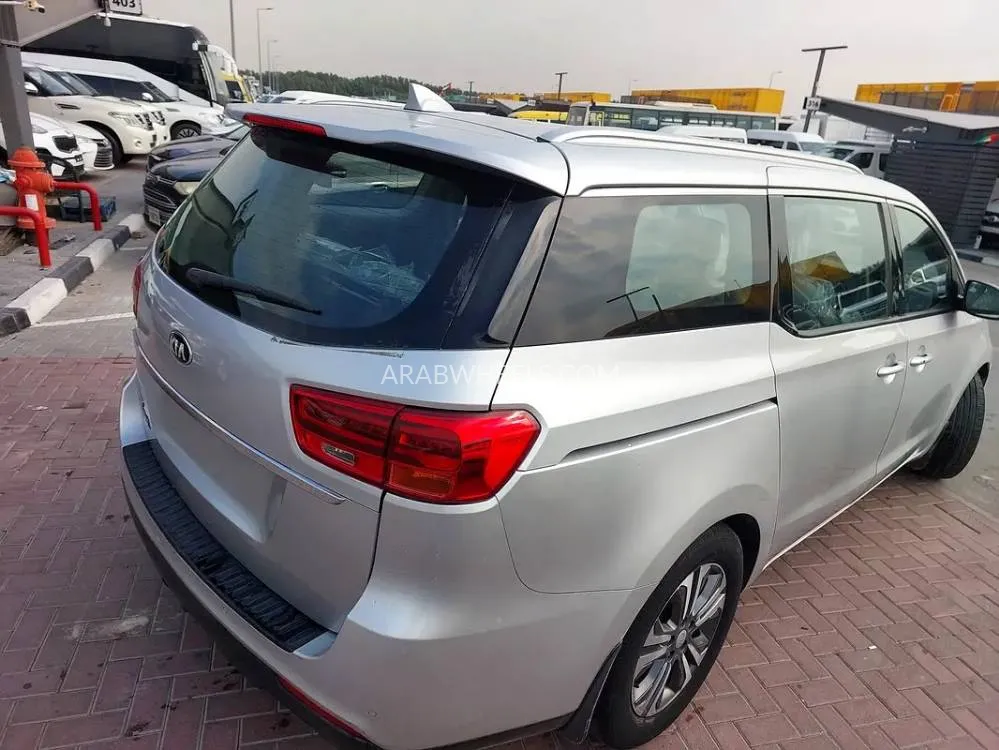 Kia Grand Carnival 2020 for Sale in Sharjah Image-12