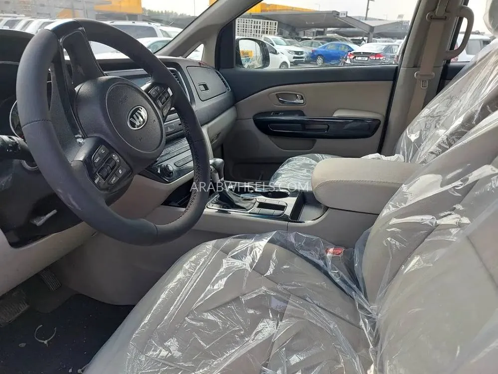 Kia Grand Carnival 2020 for Sale in Sharjah Image-14