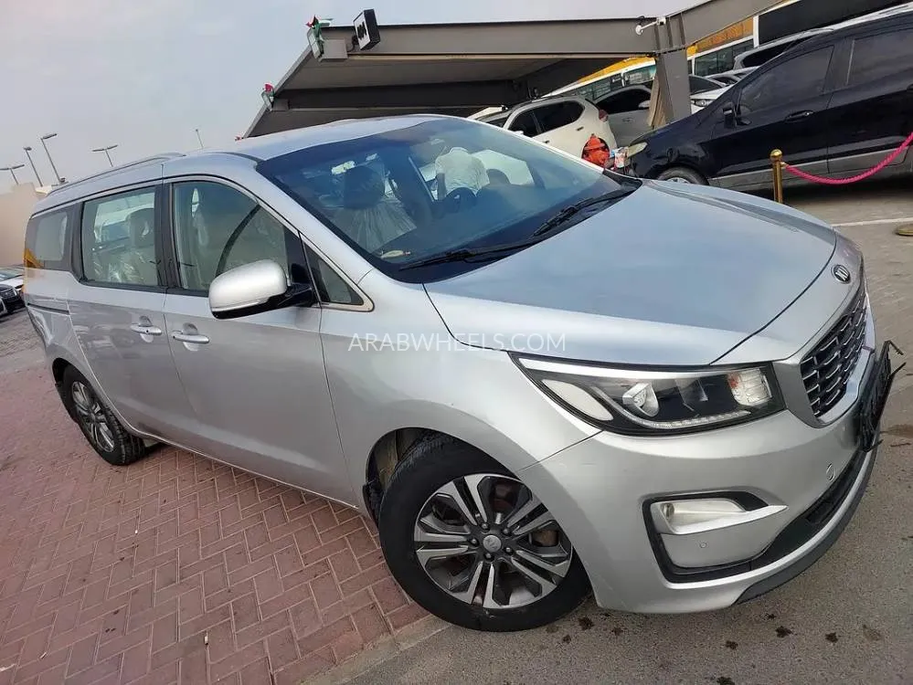 Kia Grand Carnival 2020 for Sale in Sharjah Image-15