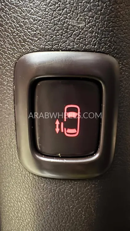 Kia Sedona 2017 for Sale in Sharjah Image-18