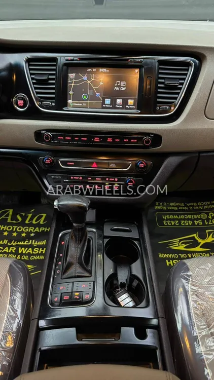 Kia Sedona 2017 for Sale in Sharjah Image-23
