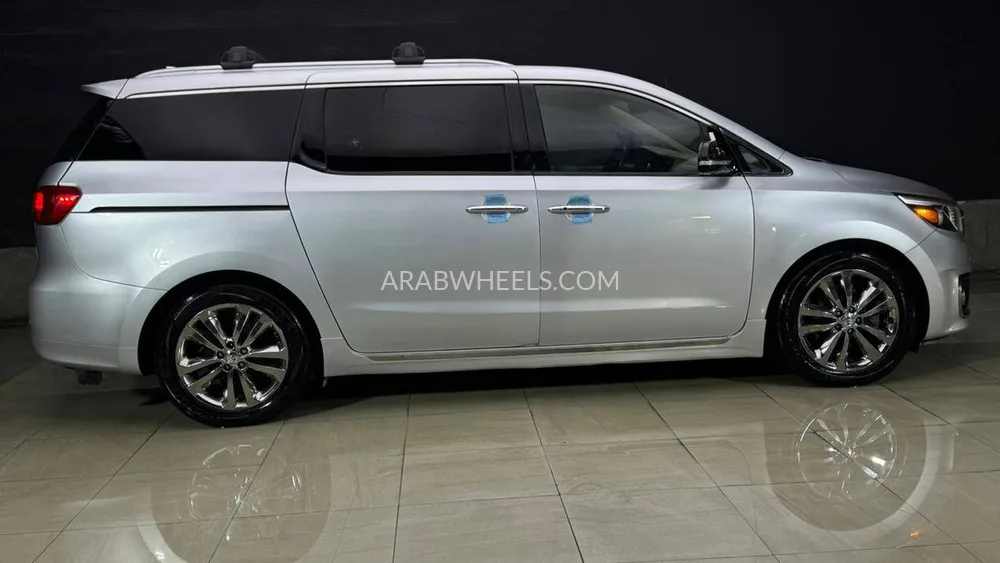 Kia Sedona 2017 for Sale in Sharjah Image-25